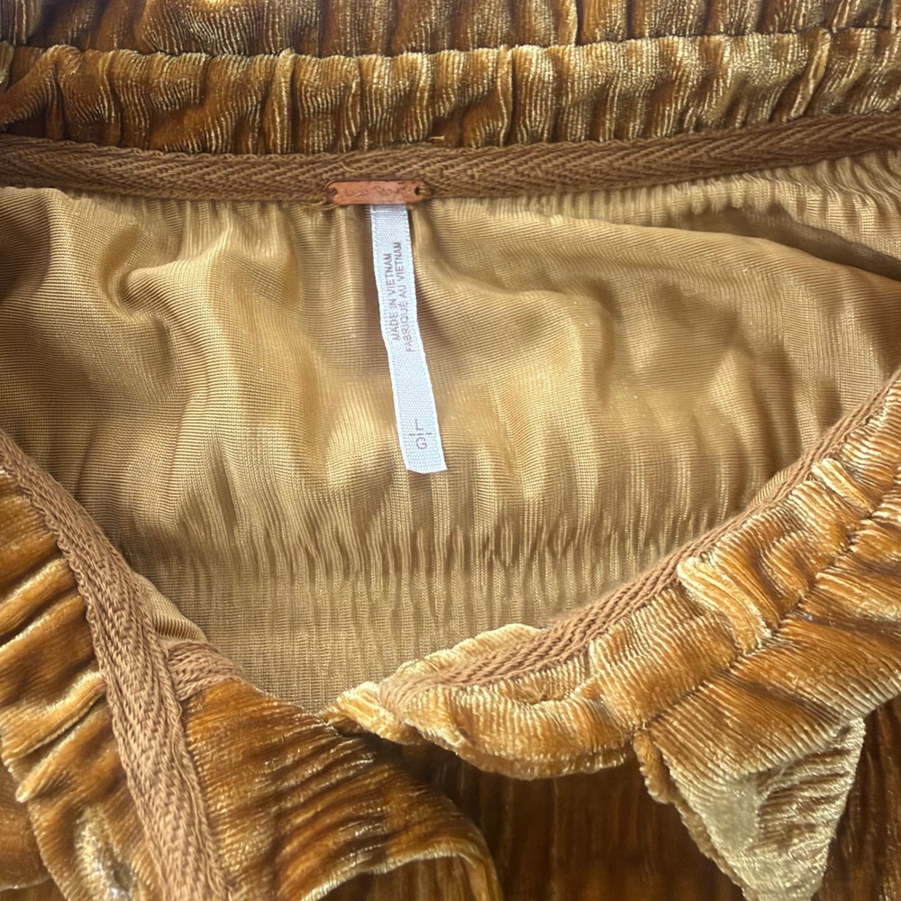 Free People Gold Velvet Blouse Womens Large Smocked Boho Velour Crinkle Oversize - Picture 2 of 10